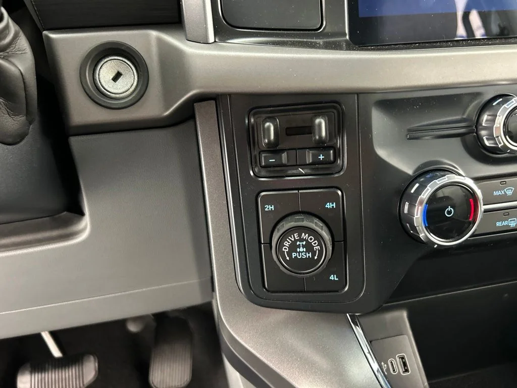 New 2026 Oxford White Ford XLT image 19