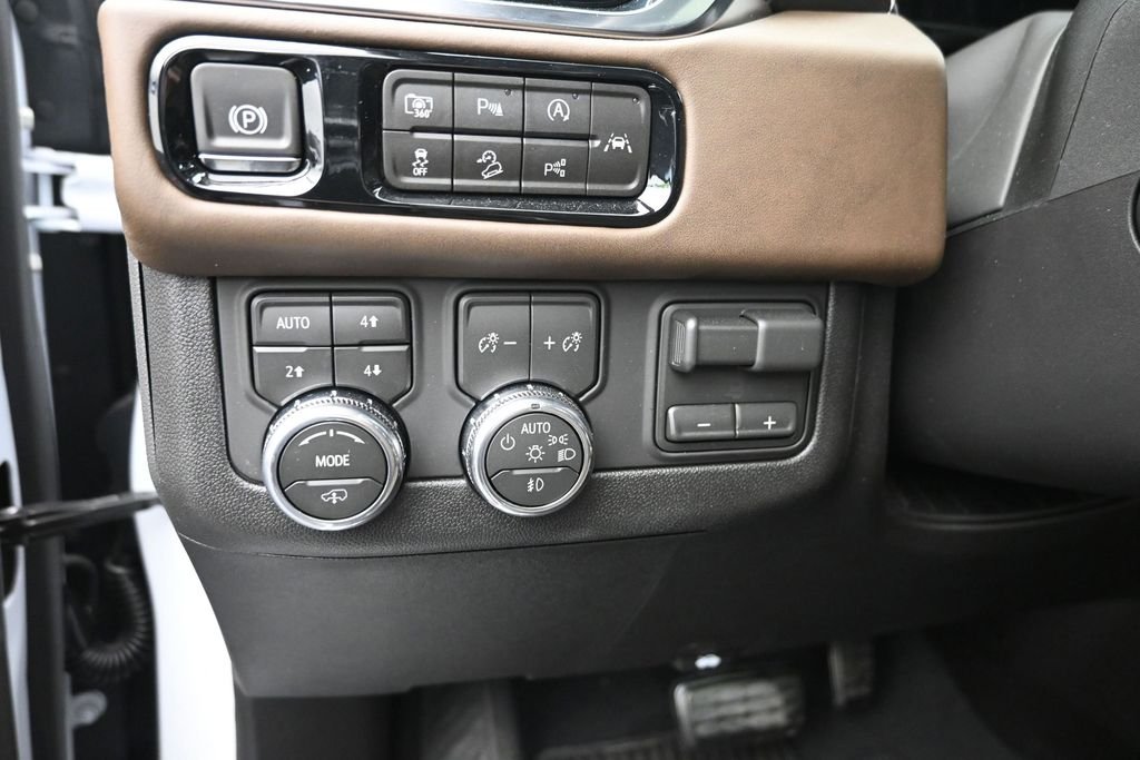 Used 2026 White GMC Denali Ultimate image 27