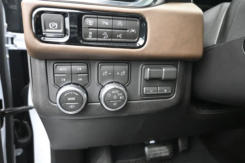 Used 2026 White GMC Denali Ultimate image 27