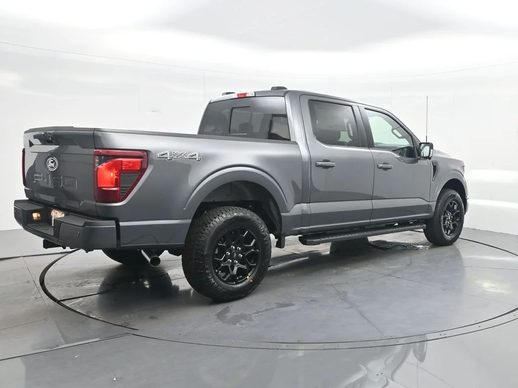 New 2026 Carbonized Gray Metallic Ford XLT image 7