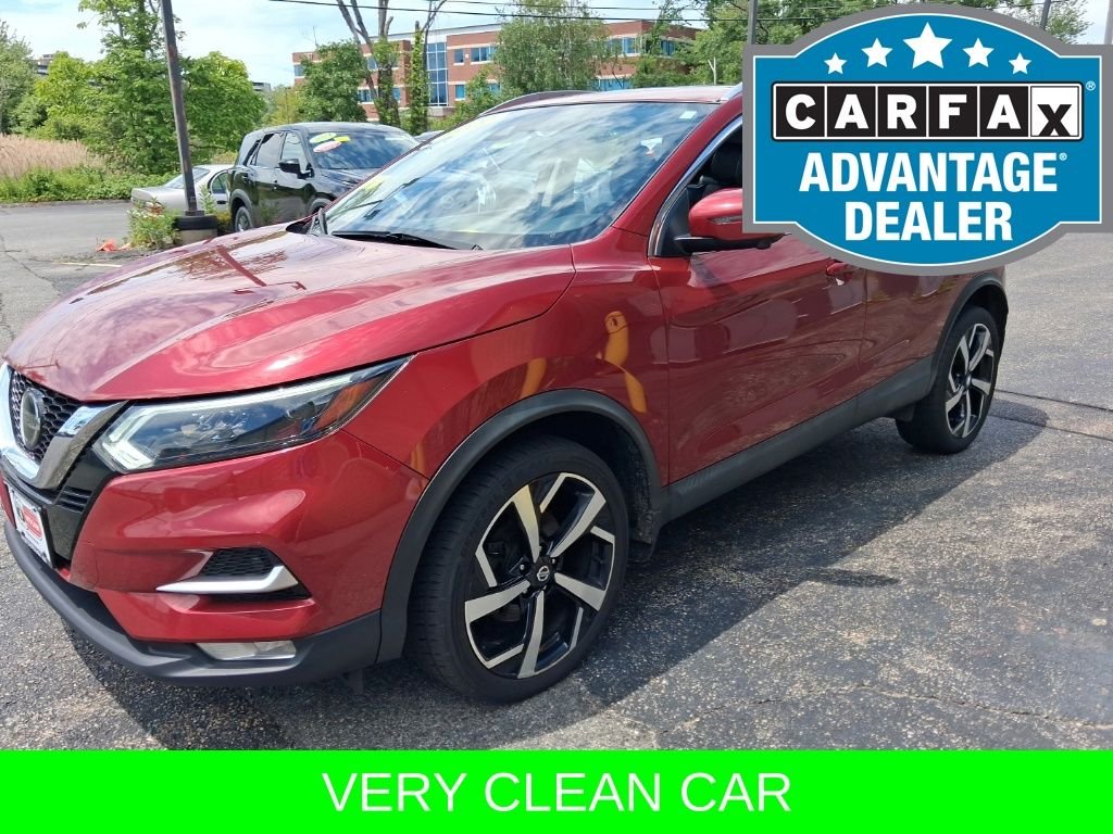 Used 2020 Red Nissan SL image 8