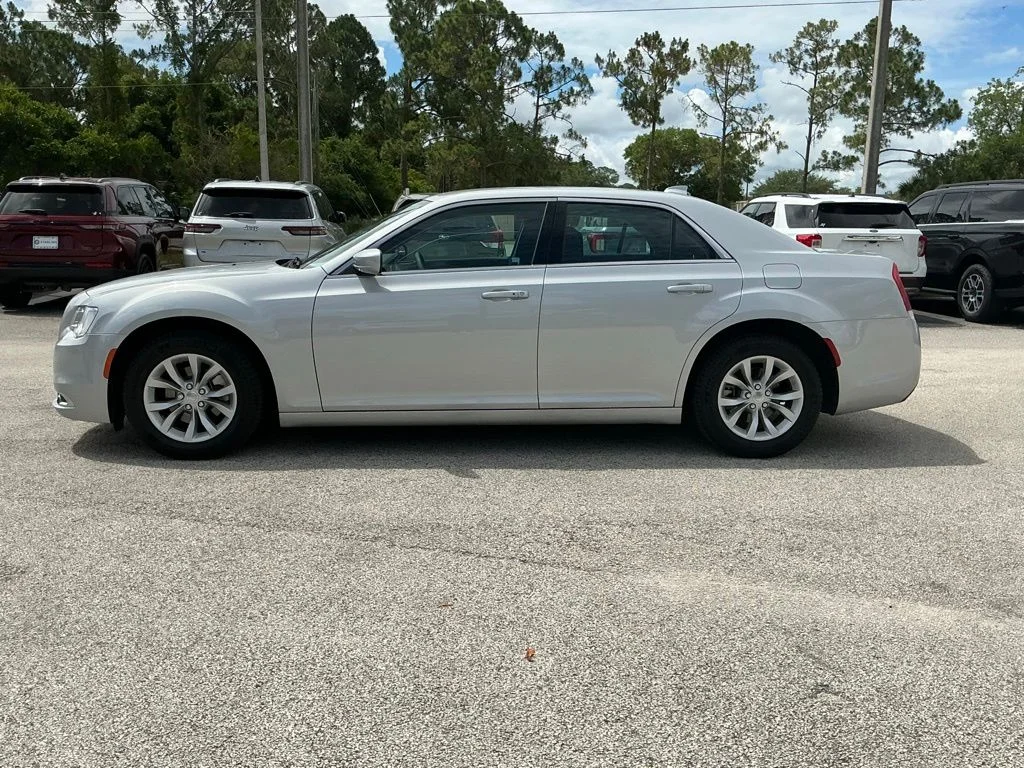 Used 2023 Silver Chrysler Touring image 5
