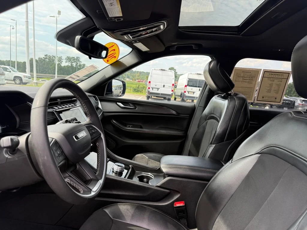 Used 2024 Silver Jeep Altitude X image 4