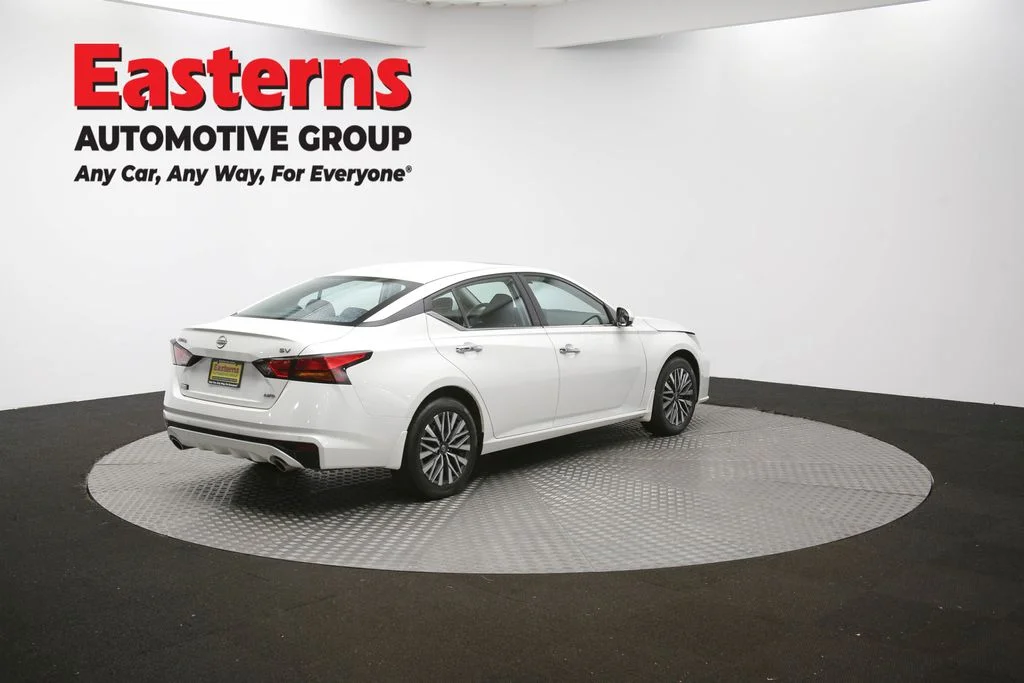Used 2024 White Nissan 2.5 SV image 41