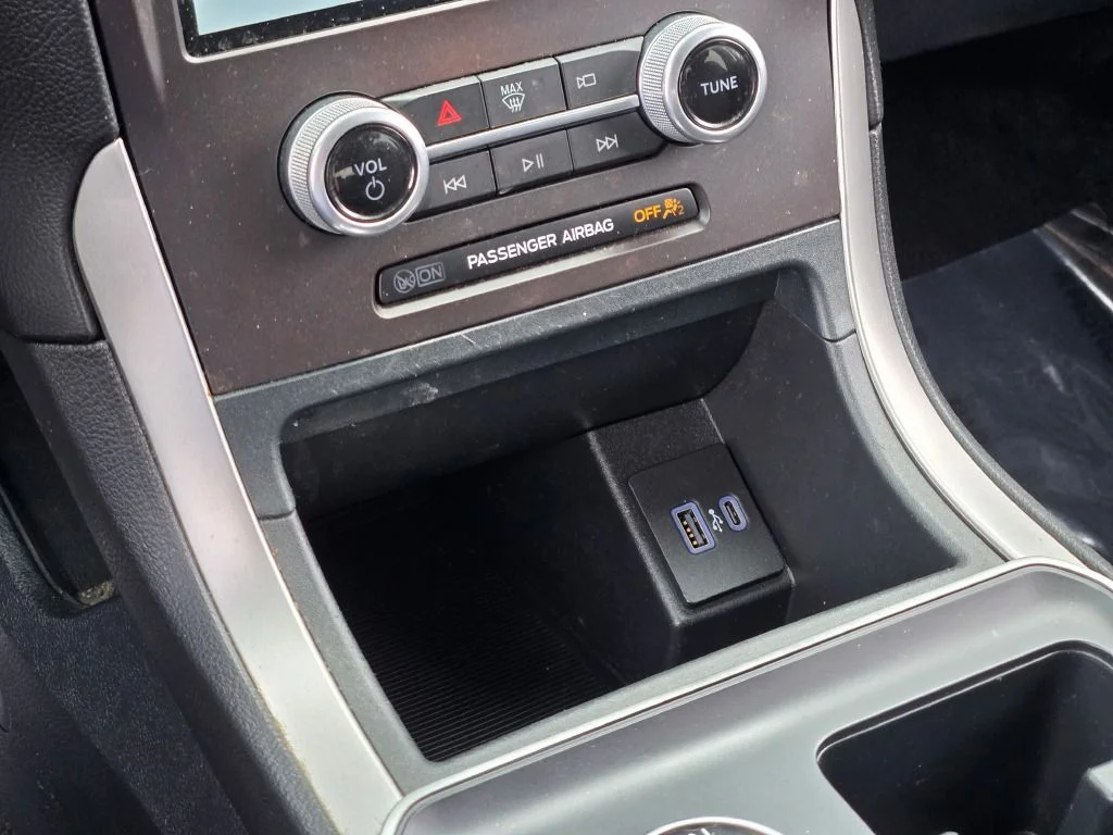 Used 2021 Black Metallic Ford SE image 25