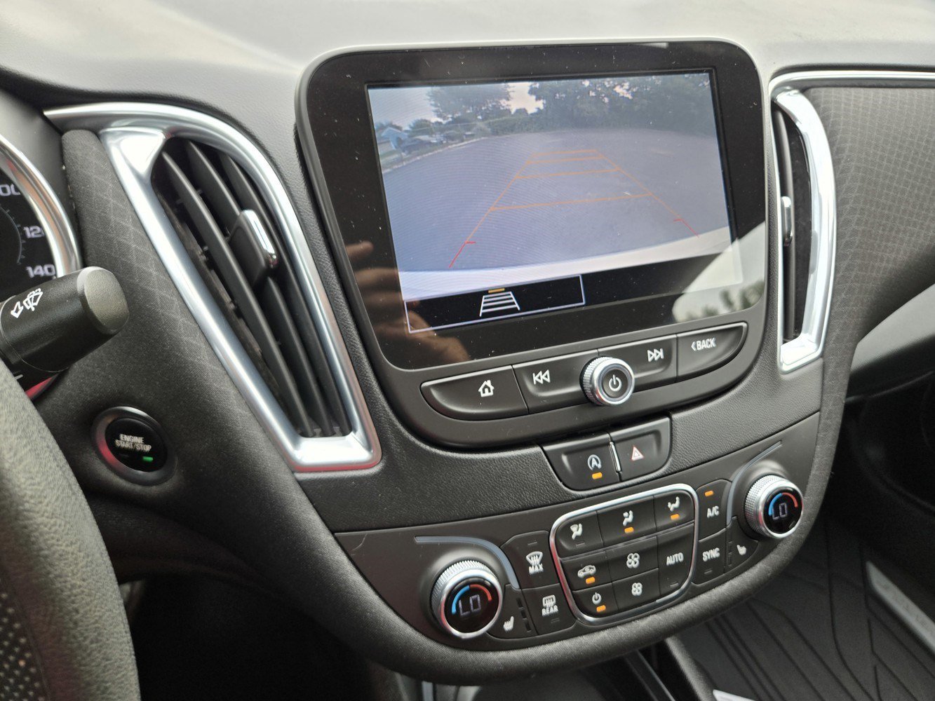 Used 2021 SUMMIT WHITE Chevrolet LT image 9