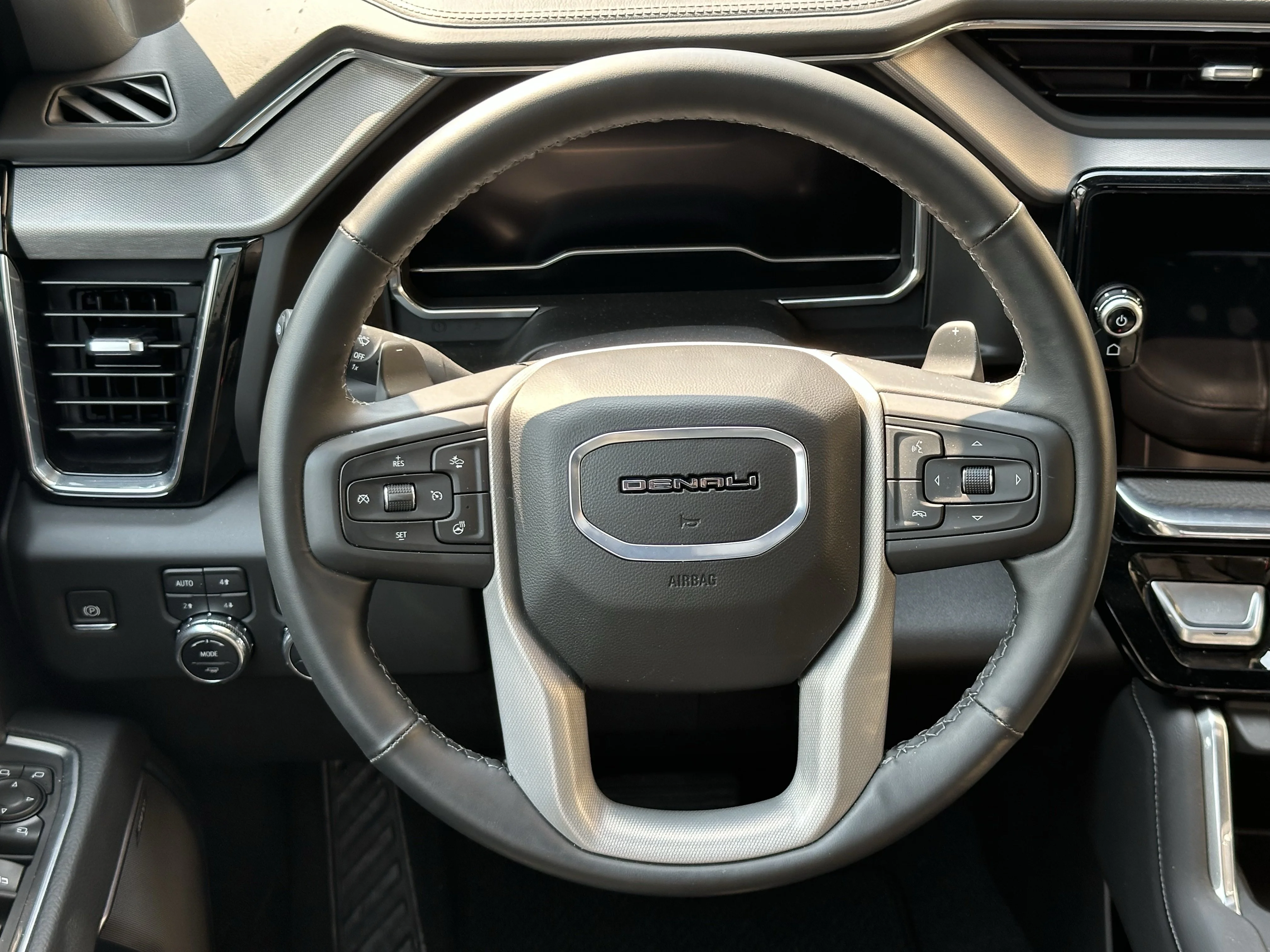 Certified Used 2025  GMC Denali image 11