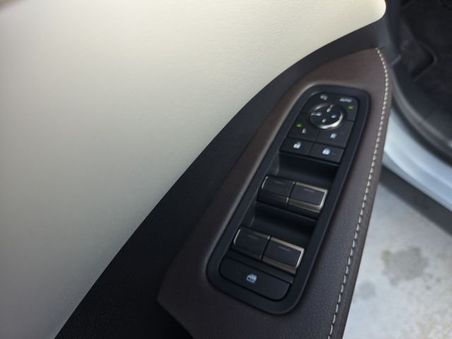New 2026 Iridium Lexus 350h Luxury image 13