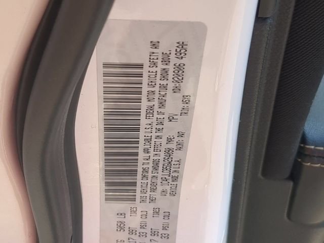 Used 2016 White Jeep Latitude image 23
