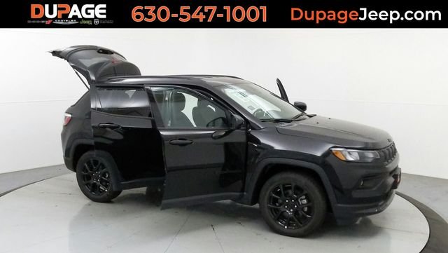 Used 2022 Black Jeep Latitude image 16