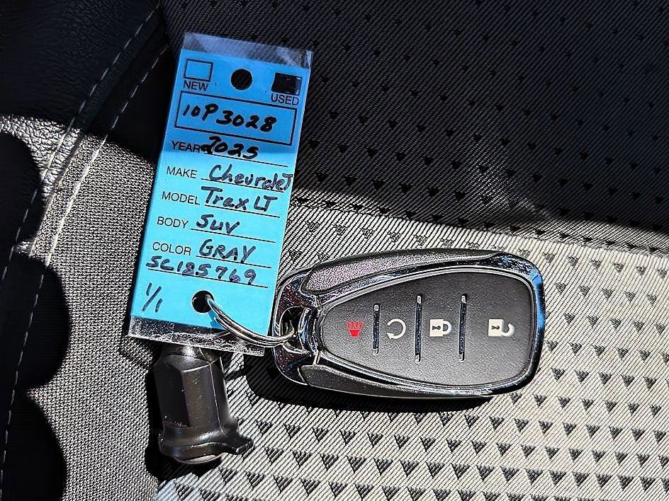 Used 2025 Sterling Gray Metallic Chevrolet LT image 30