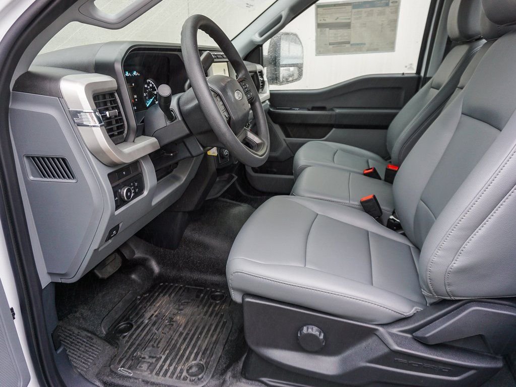 New 2024 Oxford White Ford XL image 16