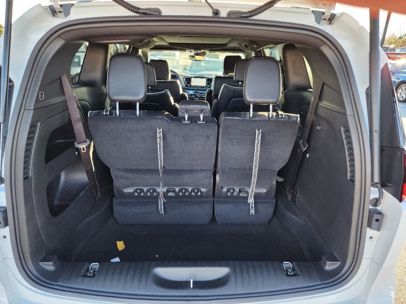 2024 Chrysler Pacifica Limited photo 3