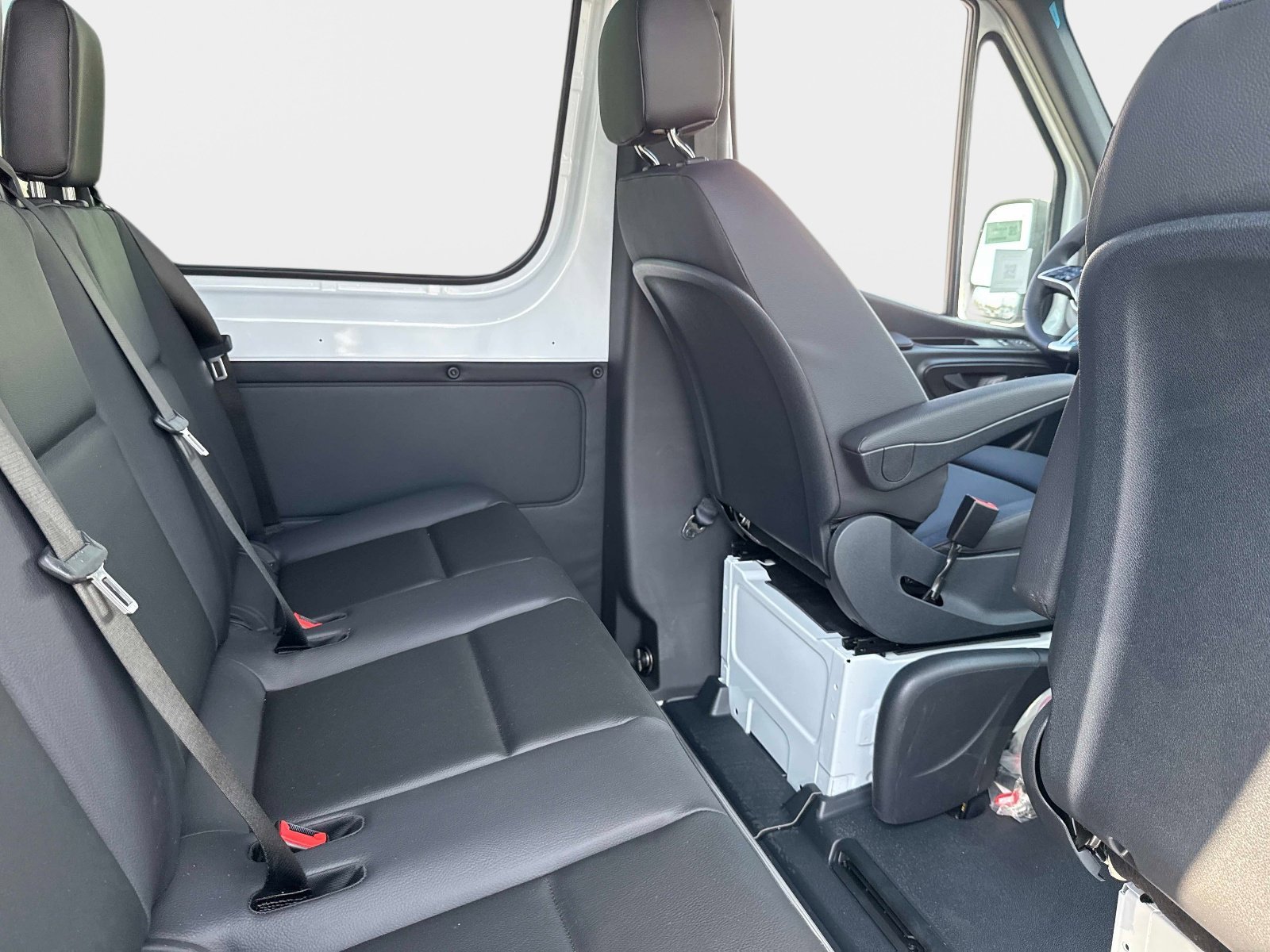 New 2026 Arctic White Sprinter Crew 144 WB image 12