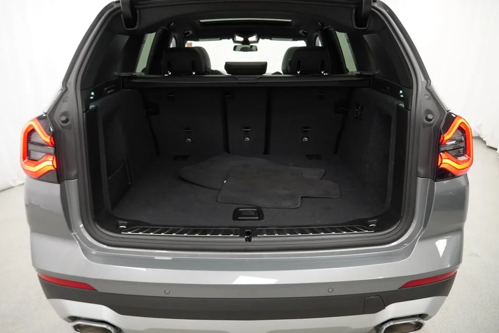 Used 2024 Gray BMW xDrive30i image 28