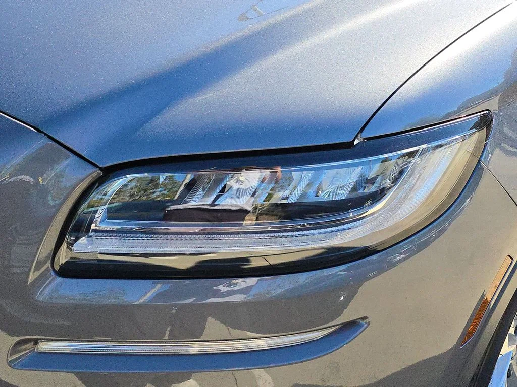 Used 2021 Gray Lincoln Reserve image 31