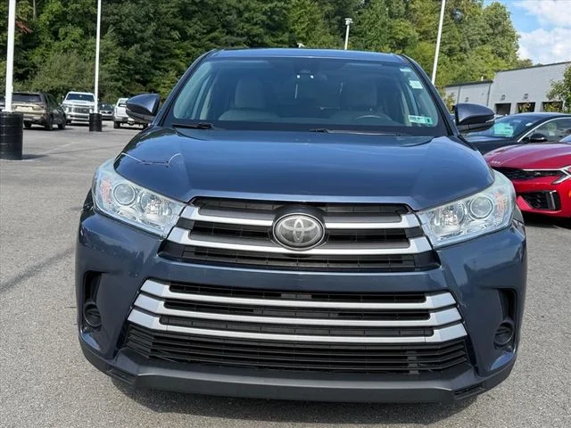 Used 2018 Blue Toyota LE image 17