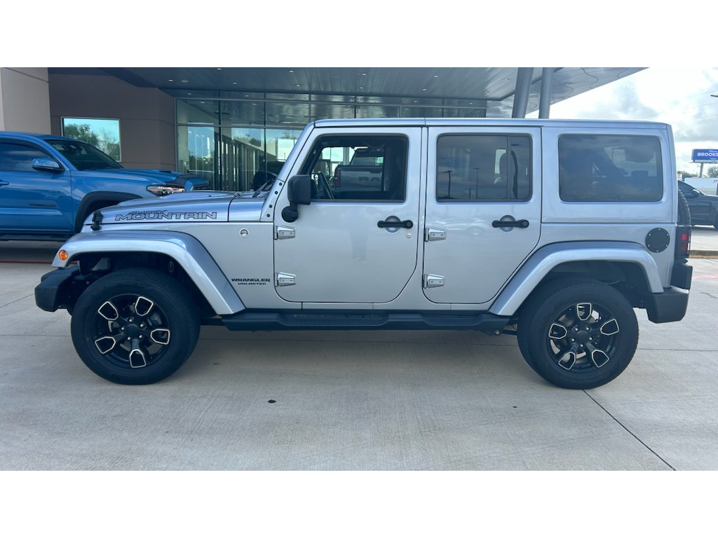 Used 2017 Silver Jeep Unlimited Sahara image 7