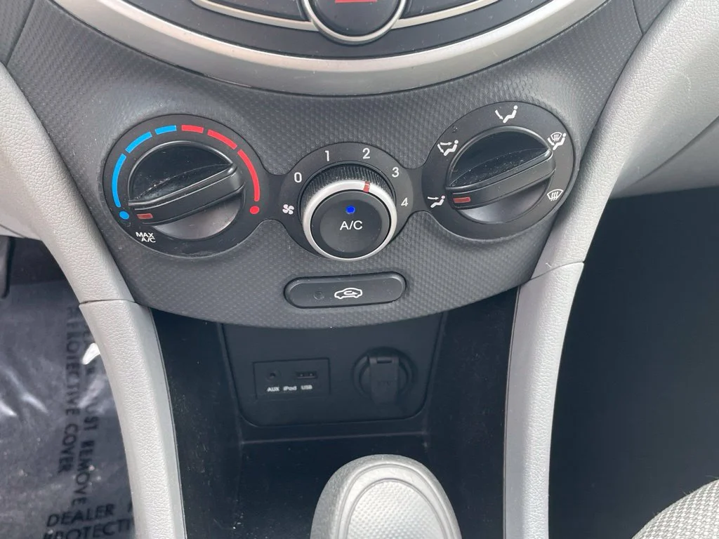 Used 2013 Black Hyundai GLS image 19