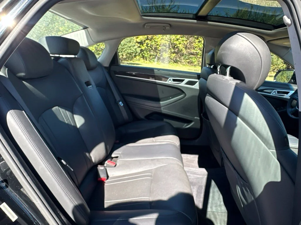 Used 2015 Black Hyundai 3.8 image 22