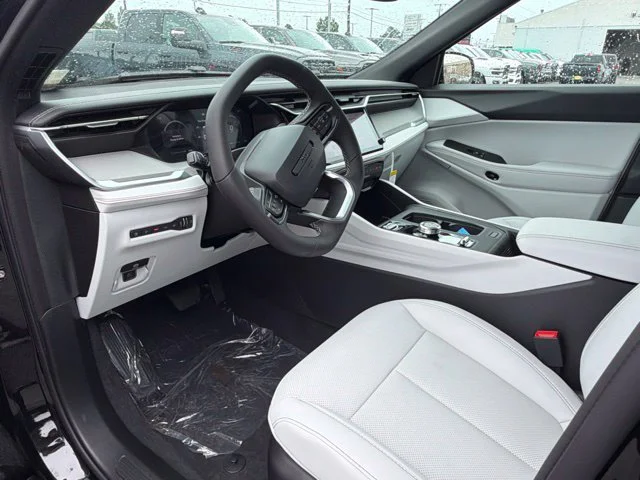New 2026 Diamond Black Crystal Pearlcoat Jeep Limited image 18