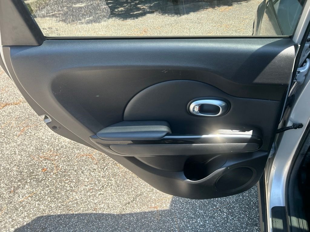 Used 2014 Silver Kia Exclaim image 25