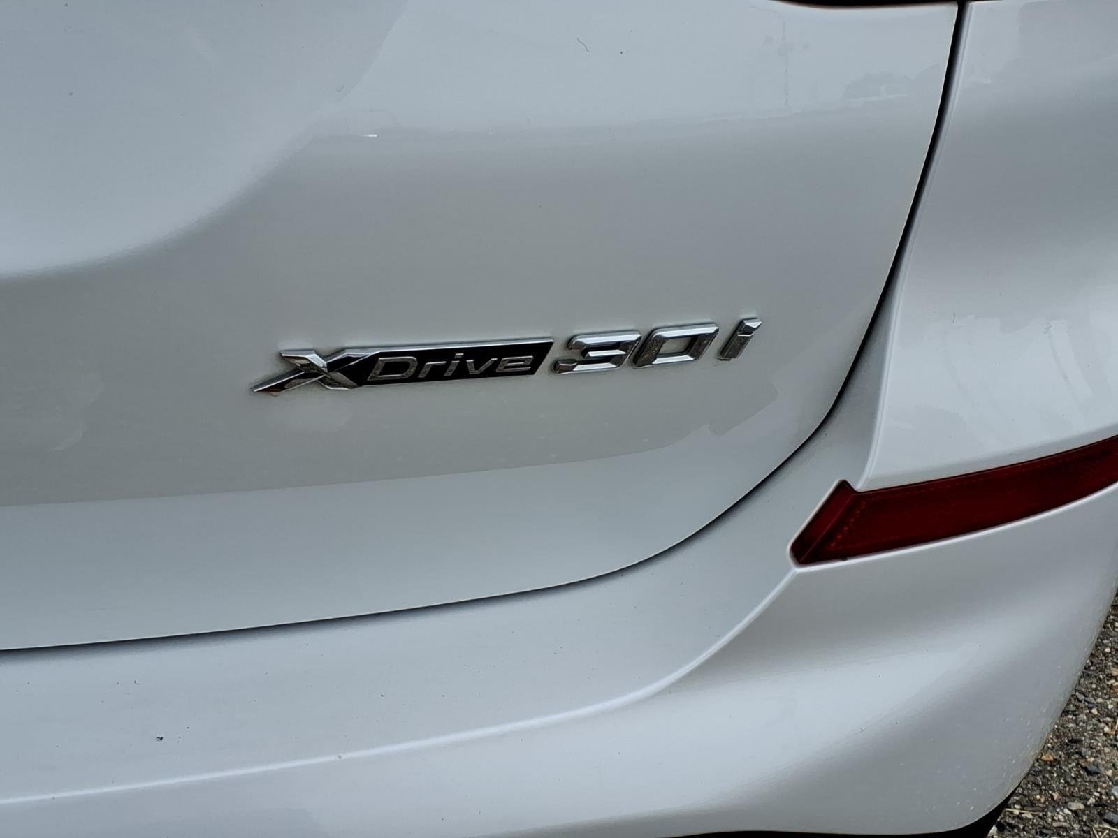 Used 2019  BMW xDrive30i image 7