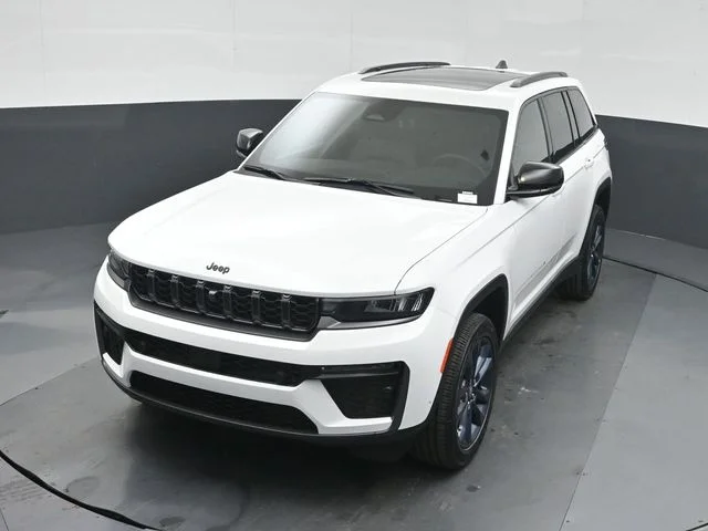 New 2026 Bright White Clear-Coat Exterior Paint Jeep  image 36