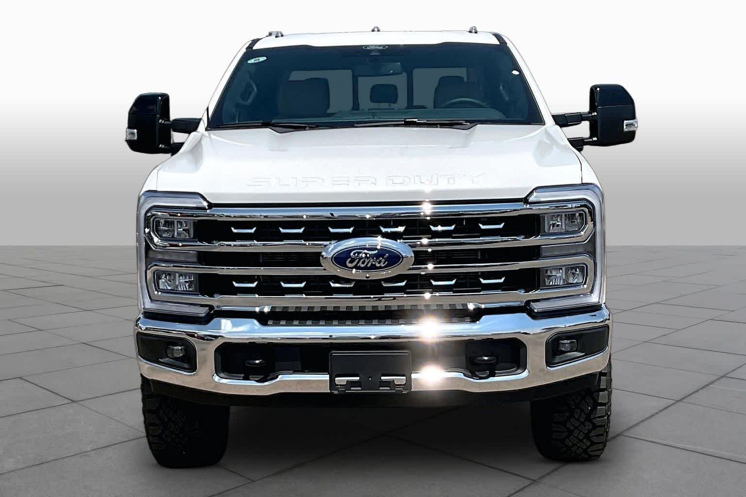 New 2026 Star White Metallic Tri-Coat Ford F-250® Lariat® image 3