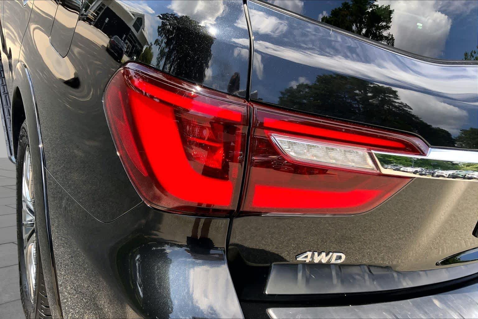 Used 2020 Mineral Black INFINITI LUXE image 28
