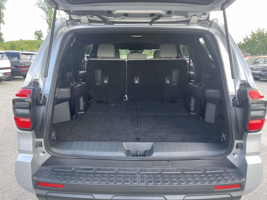 Used 2025 Cutting Edge Toyota SR5 image 33