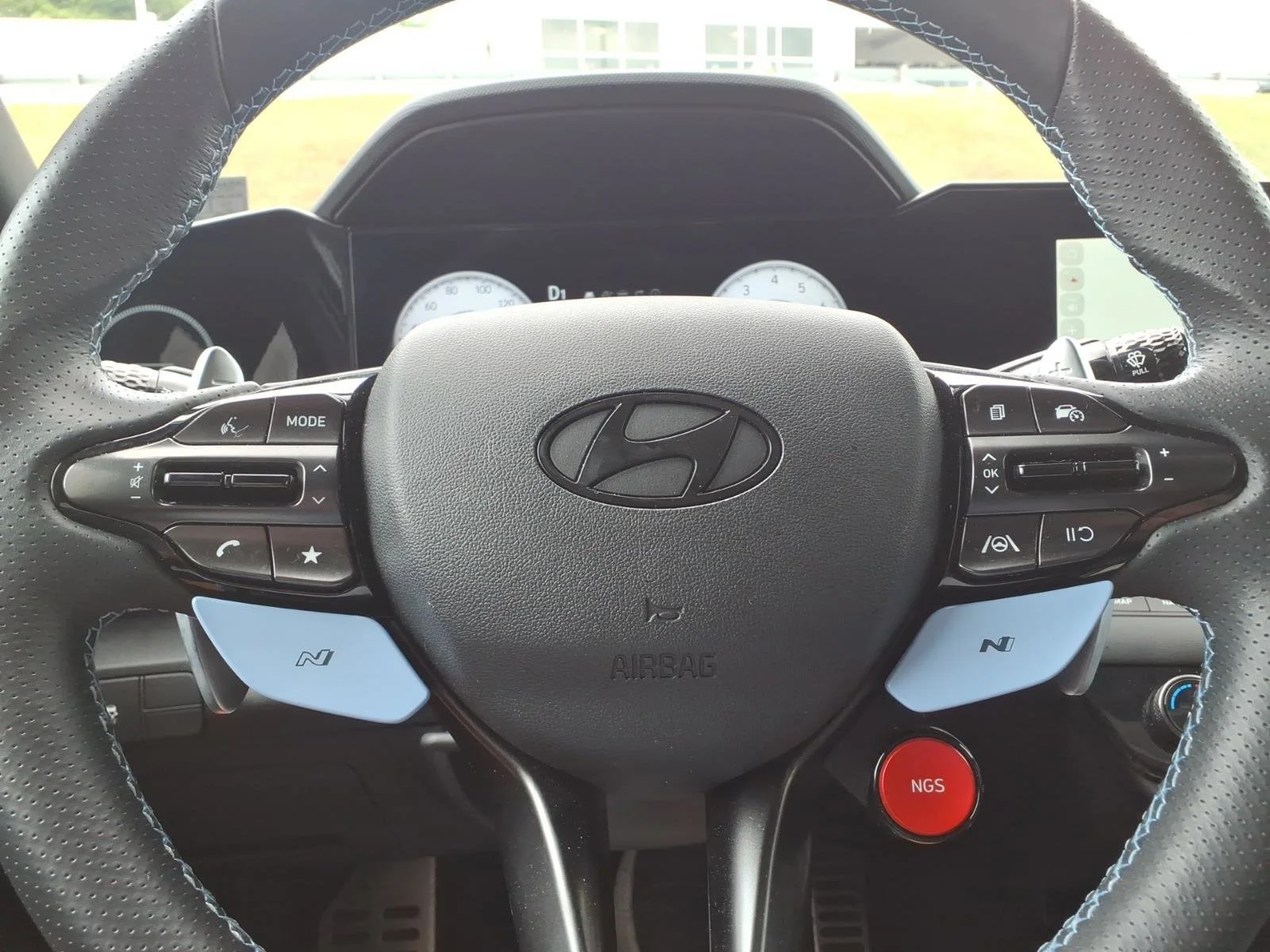 Used 2025 Abyss Black Hyundai Base image 32