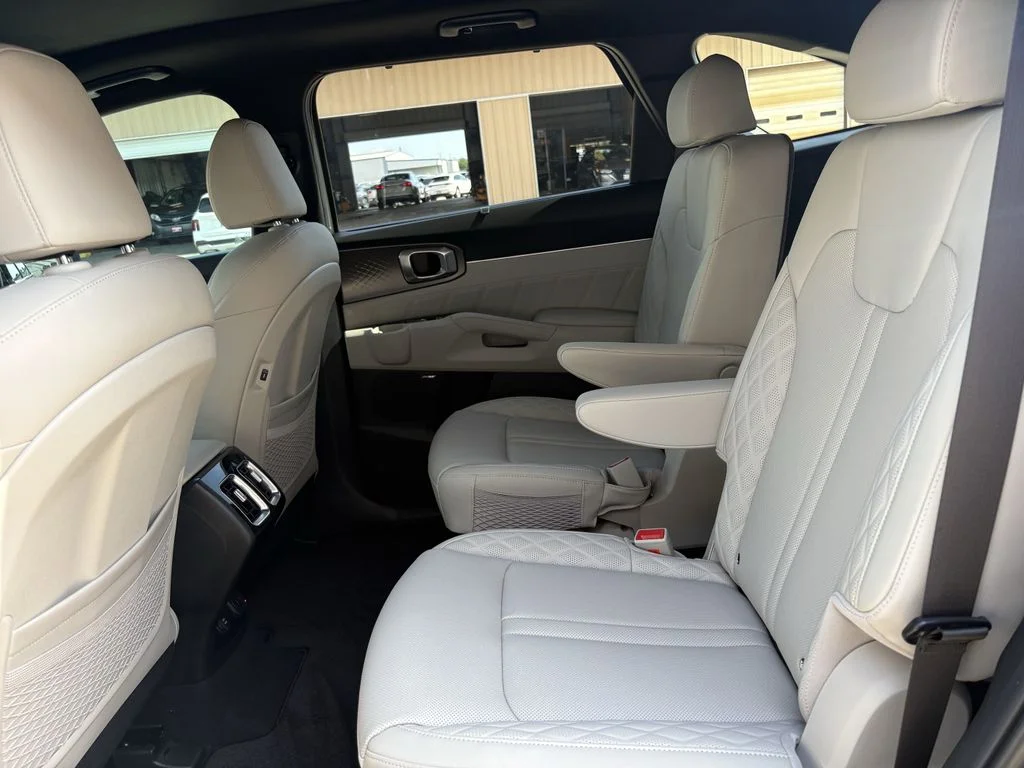 Used 2025 Cityscape Green Kia SX Prestige image 24