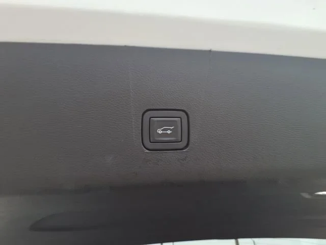 Used 2023 Summit White Chevrolet LT Cloth image 7