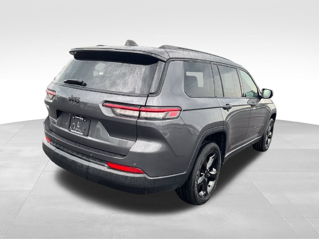 Used 2023 Gray Jeep Altitude image 5