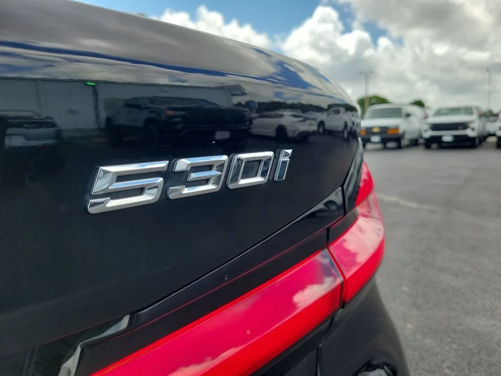 Used 2023 Black BMW i image 31