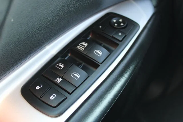 Used 2012 Silver Dodge SXT image 28