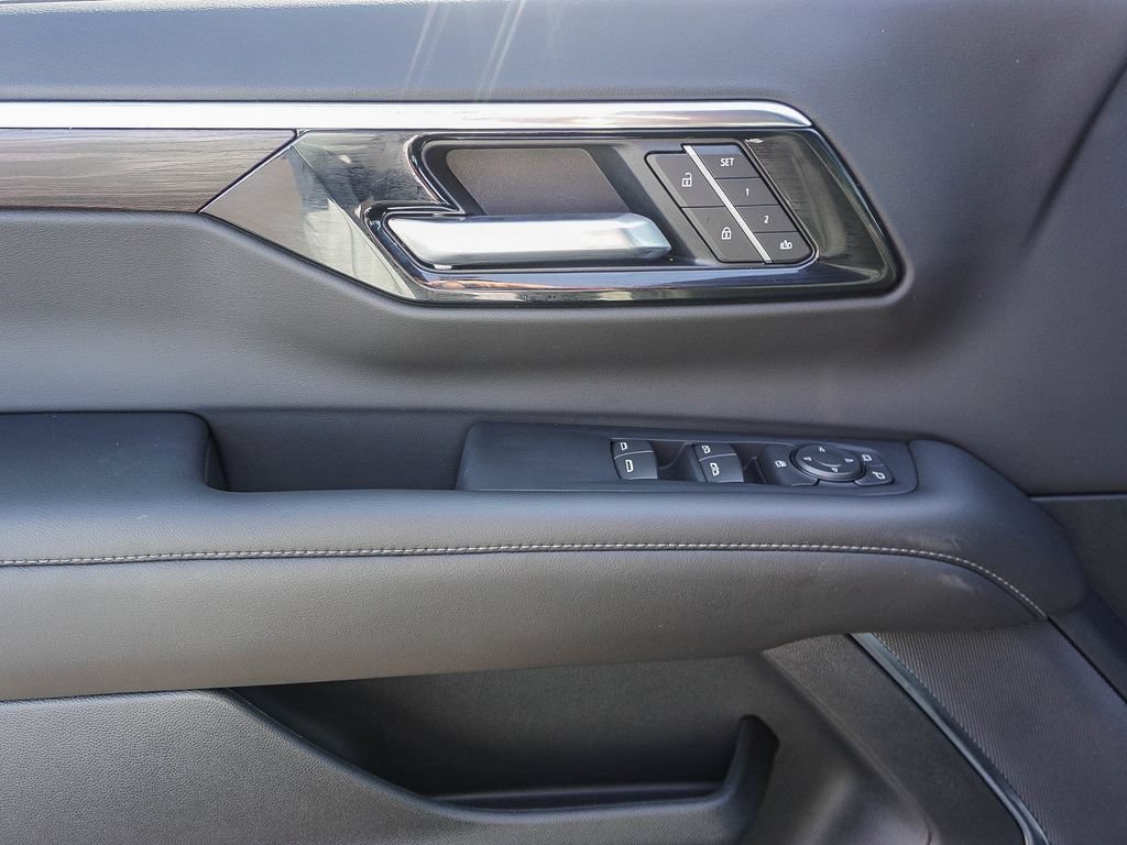 2026 Chevrolet Suburban LT - Photo 18
