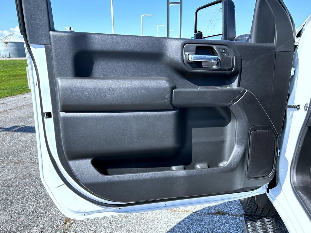New 2026 Summit White Chevrolet Work Truck image 9