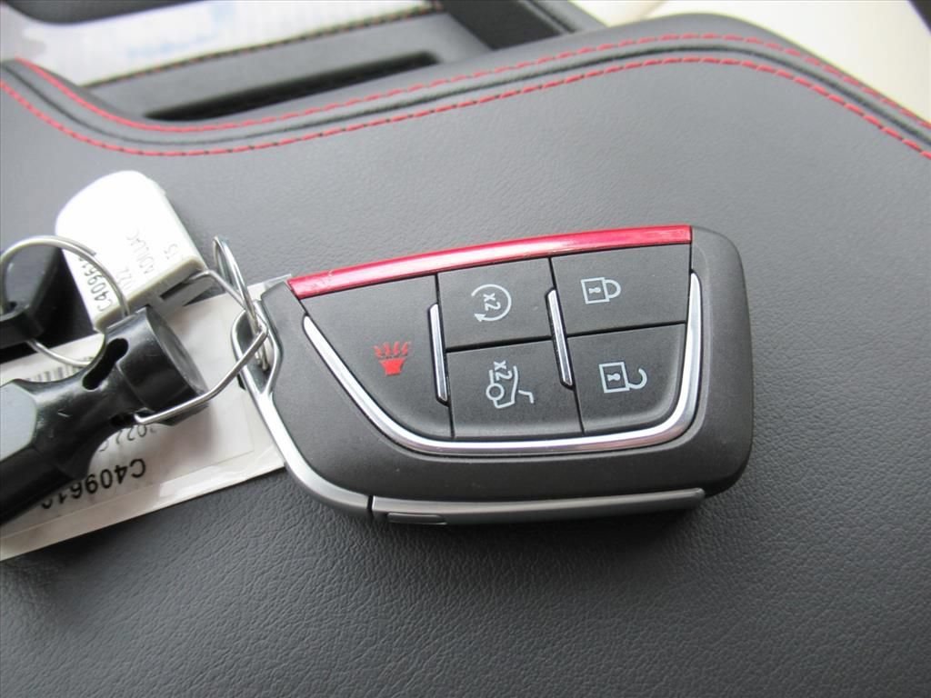 Used 2022 Crystal White Tricoat Cadillac Sport image 32
