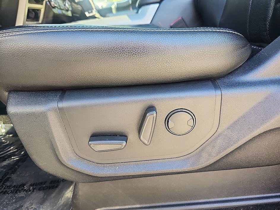 Used 2020 Agate Black Metallic Ford LARIAT image 14