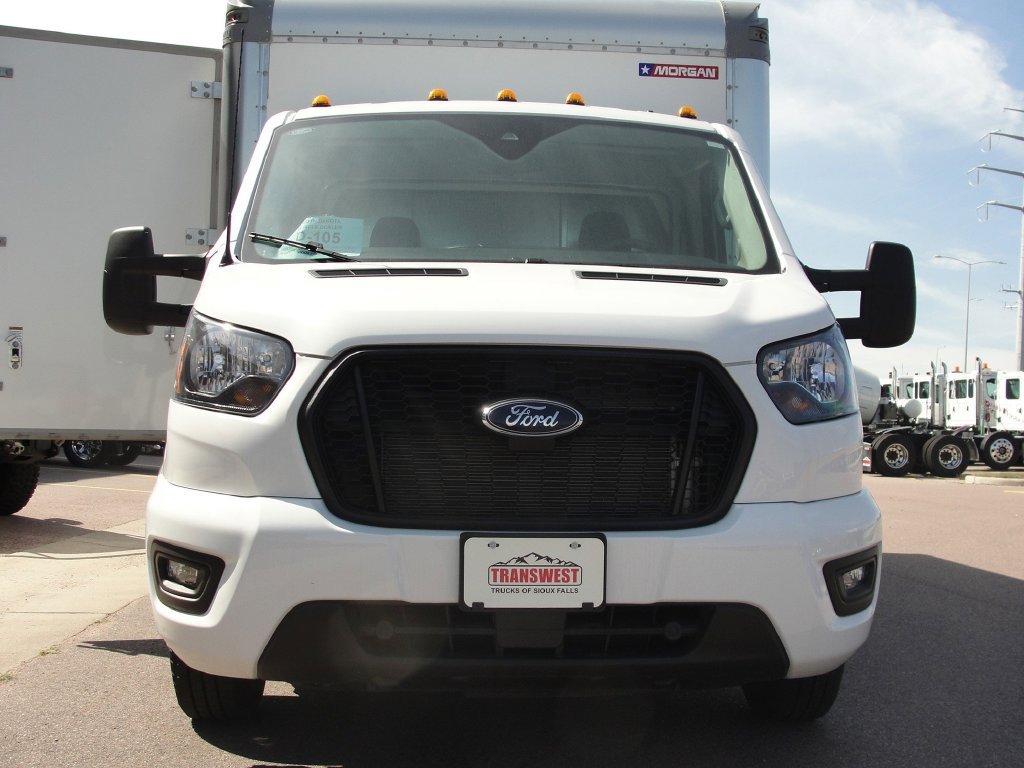 New 2024 Oxford White Ford Cutaway image 8
