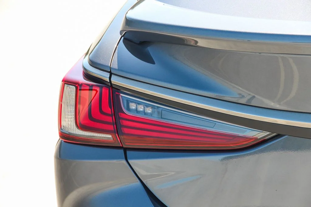 Used 2024 Gray Lexus 300h F SPORT Handling image 8