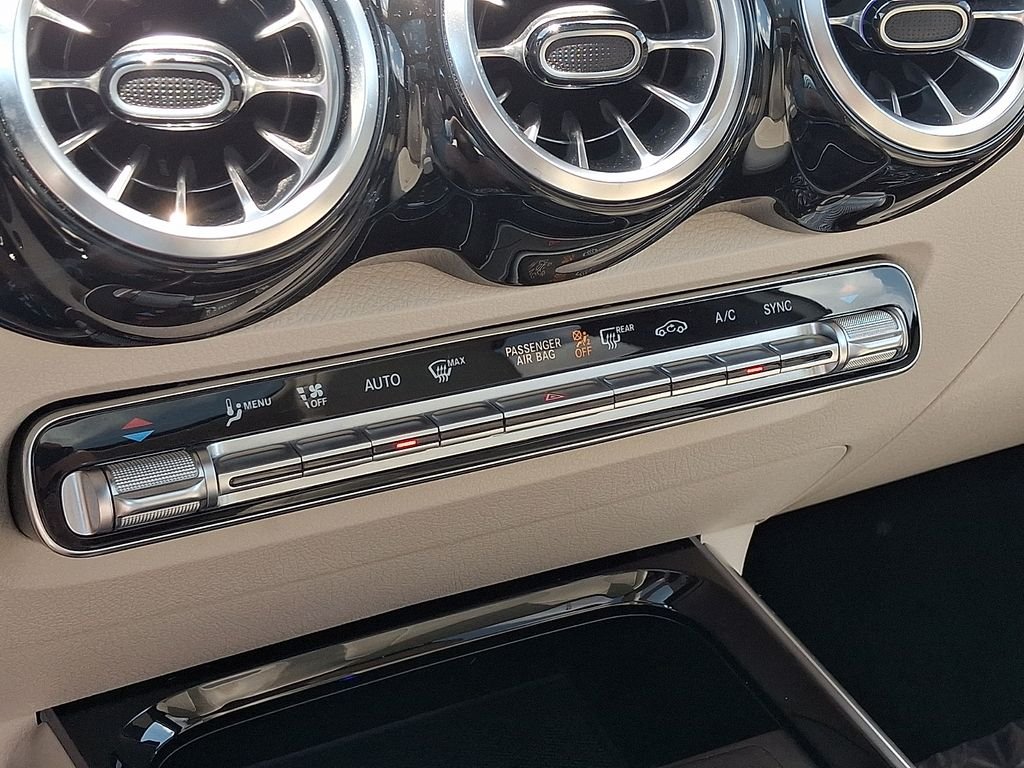Certified Used 2022  Mercedes-Benz GLB 250 image 16