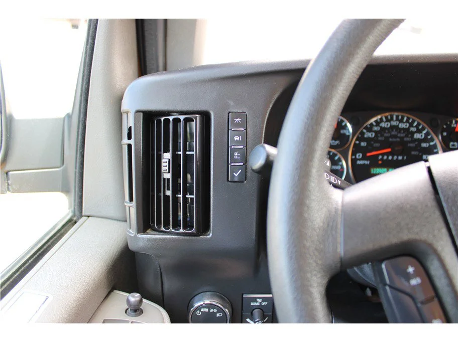 Used 2021 Special Exterior Color GMC Cutaway Van 2D image 20