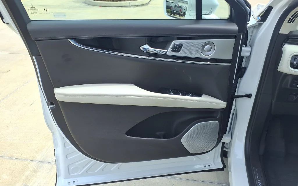 Used 2023 White Lincoln Black Label image 11