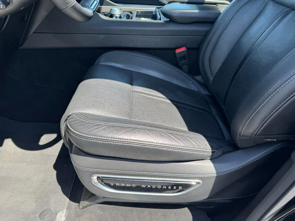 Used 2024 Black Jeep Base image 16