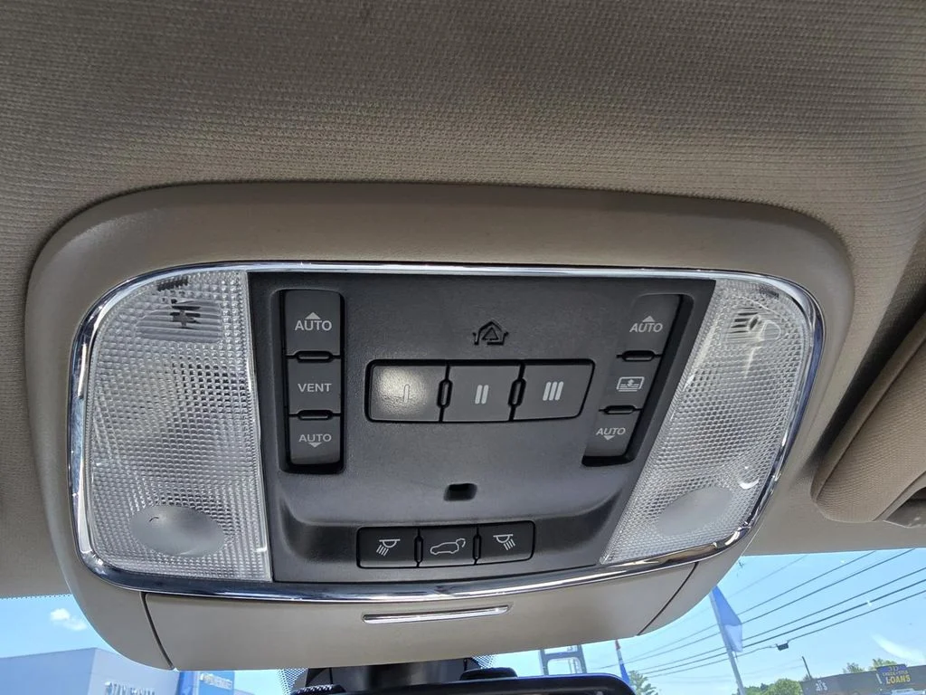 Used 2015 Granite Crystal Metallic Clearcoat Jeep Limited image 17