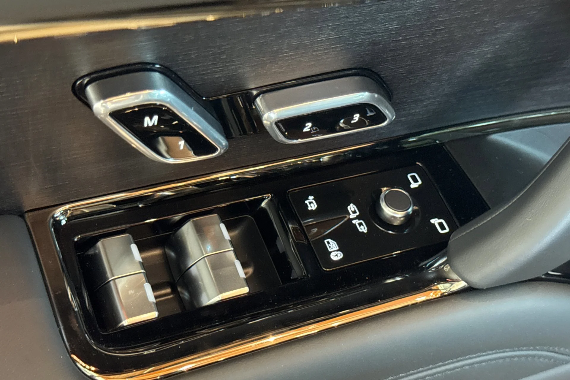 New 2026 Obsidian Black Satin Land Rover SV image 15