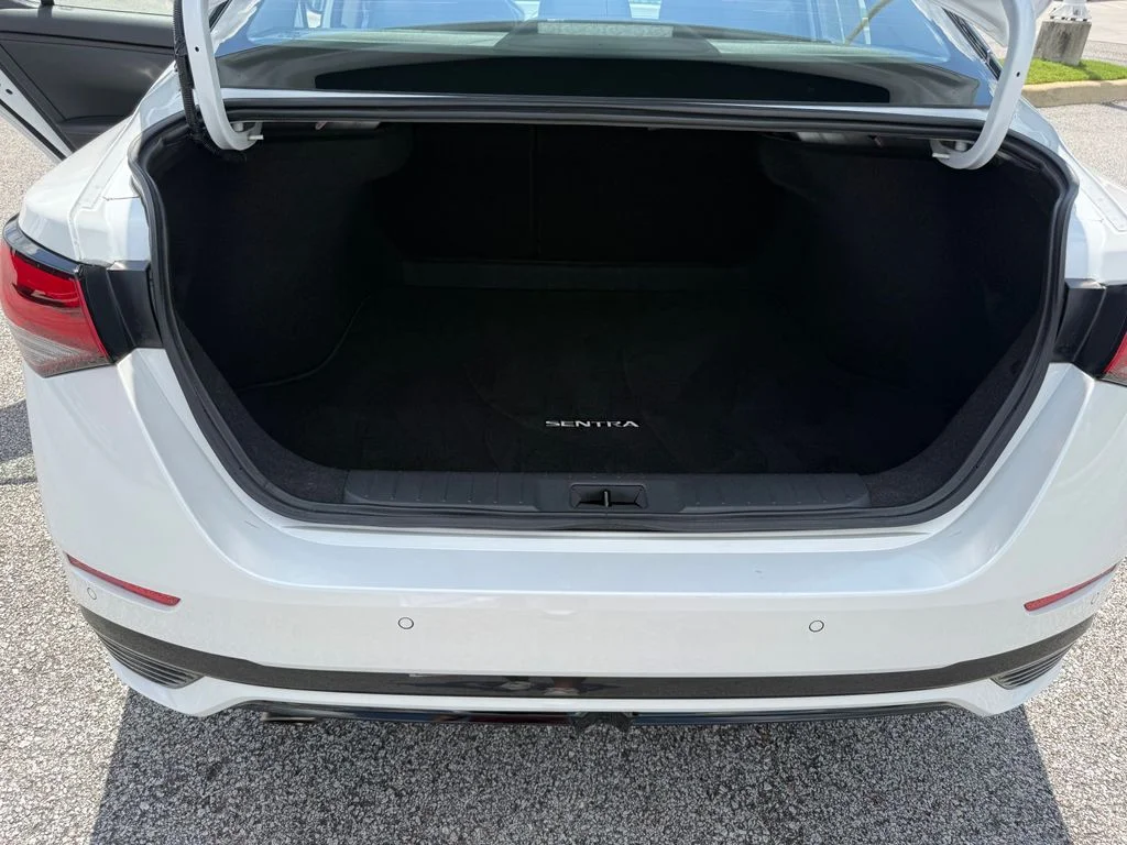Used 2025 White Nissan SR image 22